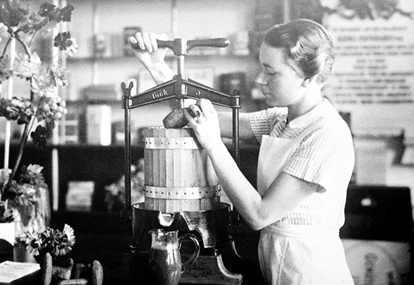 1934